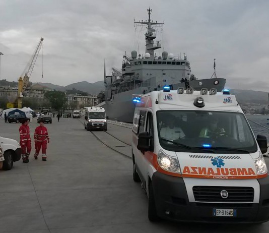 Sventato tentativo di suicidio su una nave traghetto. Un ventunenne si lancia in mare