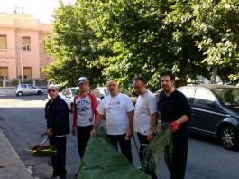 GAZZI, ASS. LINFANUOVA E CONSIGLIERI ESEGUONO SCERBATURA IN VIA FARANDA
