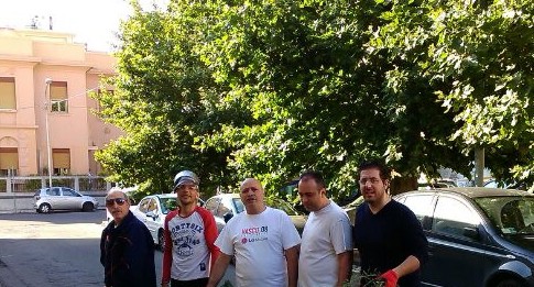 GAZZI, ASS. LINFANUOVA E CONSIGLIERI ESEGUONO SCERBATURA IN VIA FARANDA