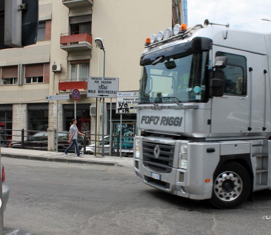 Tir in città: Visicaro e Richichi chiedono incontro ad Accorinti per limitare afflusso