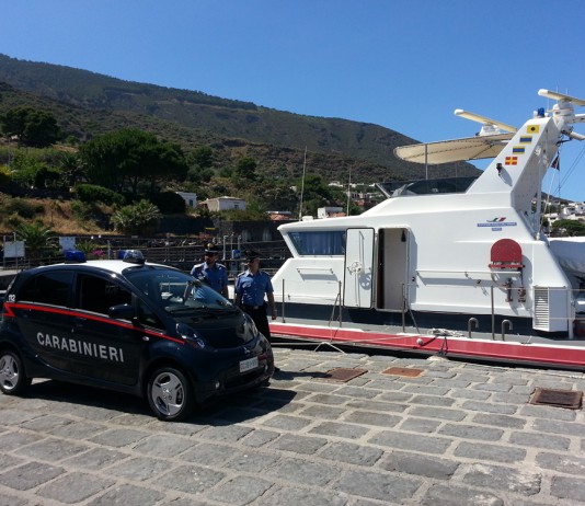 AUTO ELETTRICHE AI CARABINIERI DELLE EOLIE, RAGGIUNGONO I 130 ORARI E NON INQUINANO
