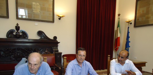 VARA, DIETROFRONT FRANZA. PERNA: FINANZIERA’ I GIOCHI DI FUOCO