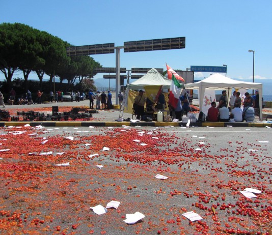 RADA SAN FRANCESCO, FORCONI IN PROTESTA: “CONCORRENZA STRANIERA INSOSTENIBILE”. ROVESCIATO CARICO ORTAGGI