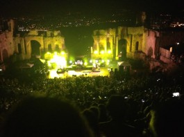 TRA “SOLE” ED ETNA, I NEGRAMARO ILLUMINANO TAORMINA