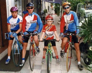 Foto fornita da Michele Bonasera. Da sinistra Raffaele Allò, Giuseppe Bongiovanni, Antonio Nibali, Vincenzo Nibali, all'epoca 13enne