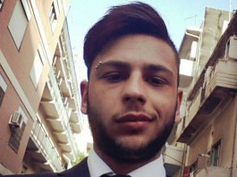 MORTE ANDREA SCAGLIONE, CAPAREZZA RICORDA IL GIOVANE DURANTE UN CONCERTO A CATANIA