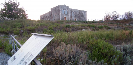 MILAZZO, DEGRADO ED ABBANDONO NELL’AREA ARCHEOLOGICA DEL CASTELLO: DENUNCIA DEL M5S