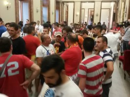 TENSIONE A PALAZZO ZANCA, TIFOSI TENTANO DI RAGGIUNGERE SALA CONFERENZA STAMPA ACCORINTI