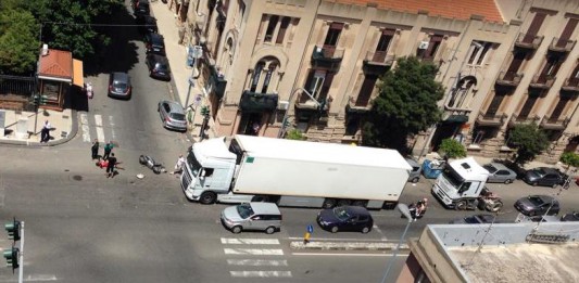INCIDENTE SUL BOCCETTA: TIR CENTRA SCOOTER