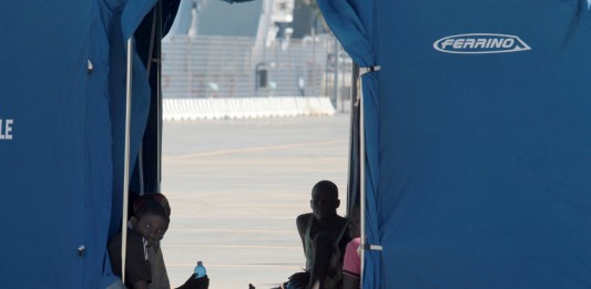 Migranti, Marano accusa Mantineo: “Mai fatto nulla per l’accoglienza”