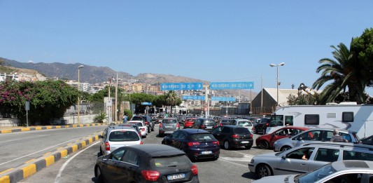 Guerra fredda tra Franza e Accorinti: stavolta è il semaforo che non piace. Per bacchettare l’amministrazione appello ai Prefetti