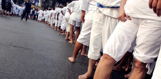 La Vara “avariata”, tra gavettoni intimidatori, oscuramenti mediatici e benedizioni simil-papali