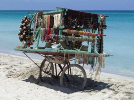 ISOLA BELLA, TAORMINA: AGGRESSIONE RAZZISTA CONTRO AMBULANTE, ARRESTATI DUE FRATELLI