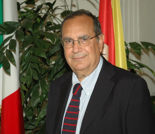 CAMERA ARDENTE ALL’UNIVERSITA’ PER L’ULTIMO SALUTO A CENTORRINO, SIGNORINO: “UN FONDATORE”