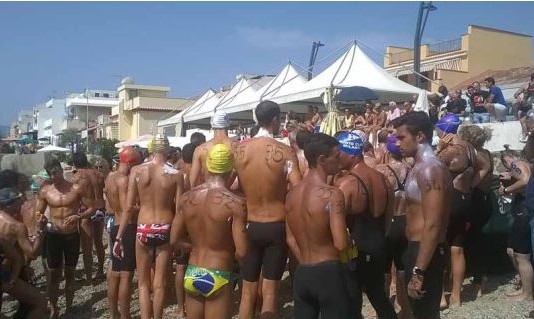 TRAVERSATA A NUOTO DELLO STRETTO: 120 PARTECIPANTI, PRESENTE IL SINDACO