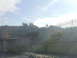 DISCARICA DI ETERNIT IN VIA POLVERIERA A CAMARO DA OLTRE UN MESE, ALLERTATE ISTITUZIONI
