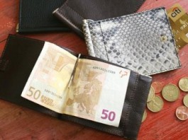 CROCERISTA PERDE PORTAFOGLI: BARISTA LO TROVA E LO RESTITUISCE POCO PRIMA DELLA PARTENZA