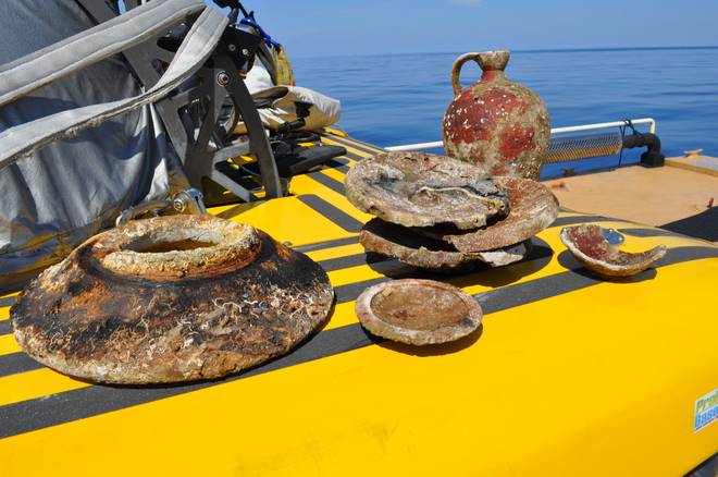 Reperti recuperati dal relitto Panarea III ph.Salvo Emma