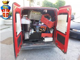 MILAZZO: FERMATO FURGONE CARICO DI REFURTIVA, DUE DENUNCE PER RICETTAZIONE