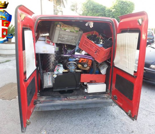 MILAZZO: FERMATO FURGONE CARICO DI REFURTIVA, DUE DENUNCE PER RICETTAZIONE