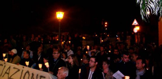 Incendio Ram: un mese dopo, la fiaccolata di cittadini e associazioni