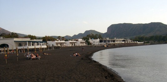 SI AGGRAVA EROSIONE SPIAGGE NERE VULCANO, EFFETTUATO SOPRALLUOGO. CROCETTA PREOCCUPATO