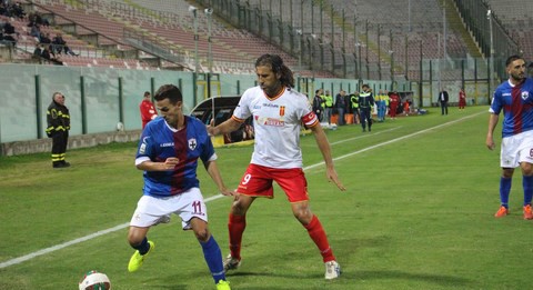 Calcio Lega Pro, Acr Messina. Corona su Lo Monaco: “quante volte l’ha detto?”. Izzillo suona la carica: “noi ci crediamo”