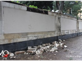 Maltempo: crolla cornicione del Gran Camposanto, salvo passante. Palma si abbatte su binari tram