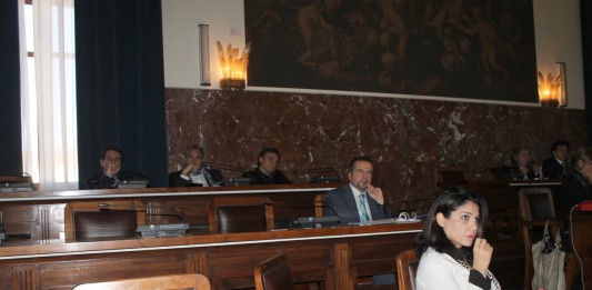 “Quadri lesivi dignità dei messinesi in Consiglio comunale”: associazioni e studiosi chiedono rimozione