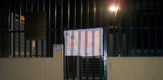 Carcere di Gazzi, striscione dei Giovani comunisti pro Stefani Cucchi: “Profondo sdegno”
