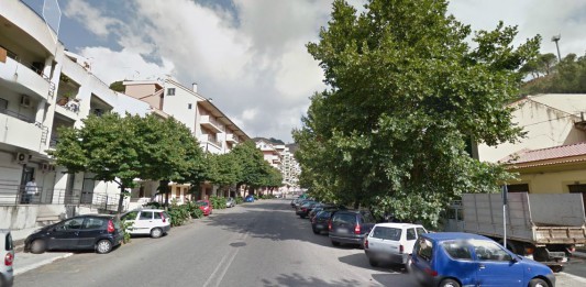 Sorvegliato speciale sorpreso in via Pietro Castelli senza patente alla guida di un’auto rubata