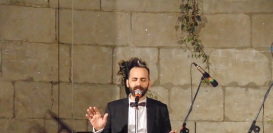 Atto Unico: Fabio Cinti e la sua musica “ornamentale” nel concerto “Tutto t’orna”