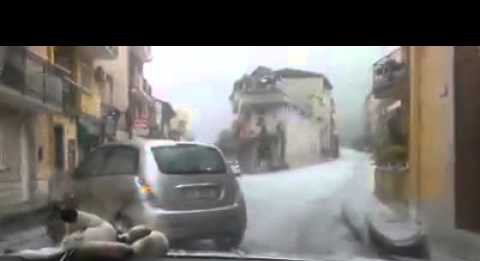Neve e grandine a bassa quota, a Sant’Alessio strade ghiacciate e circolazione in tilt – VIDEO
