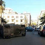 Spettacolare carambola, poi la corsa finisce su un’altra auto. Nessun ferito grave