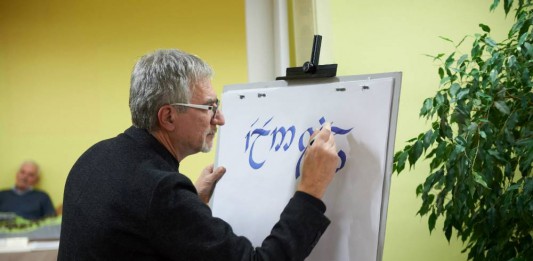 Alla multisala Iris corso di calligrafia Tengwar organizzato da La Contea, Fontana docente d’eccezione