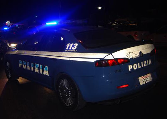 Far west in autostrada: rocambolesco inseguimento della polizia