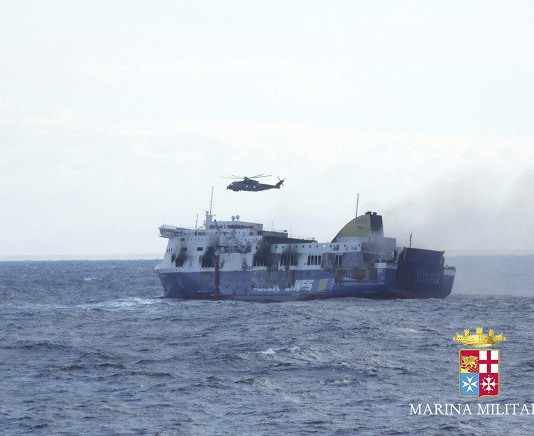 Traghetto in fiamme, ansia per la sorte del camionista messinese ufficialmente tra i dispersi