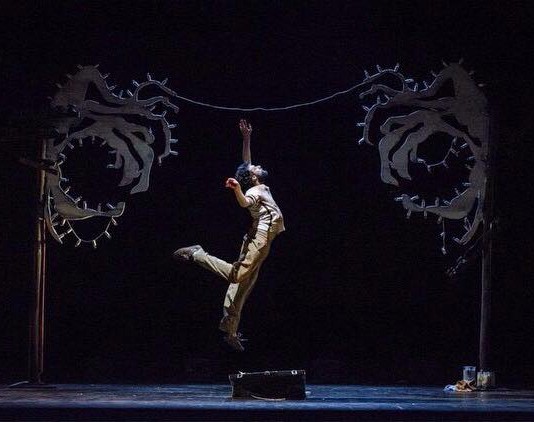 Laudamo in città/Incroci. L’Icaro di Fiorino fa toccare il cielo con un dito: sala gremita, emozione e grandi applausi