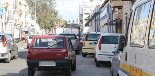 Anziana investita sulle strisce in via La Farina
