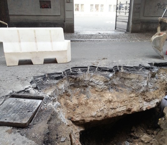 Buca in via Giurba, Amam interviene su condotta fognaria dopo 4 mesi. Quartiere: Ritardo inacettabile