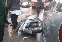 Via Tommaso Cannizzaro: apre lo sportello dell’auto in sosta e centra uno scooter