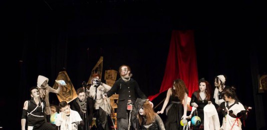 Atto Unico: il debutto in “Controluce” dei trenta Esoscheletri, nella rilettura dei miti classici in chiave gotica