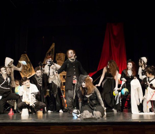 Atto Unico: il debutto in “Controluce” dei trenta Esoscheletri, nella rilettura dei miti classici in chiave gotica