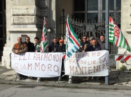 Fratelli Riamondi di Giammoro, la protesta dei lavoratori si sposta in Prefettura