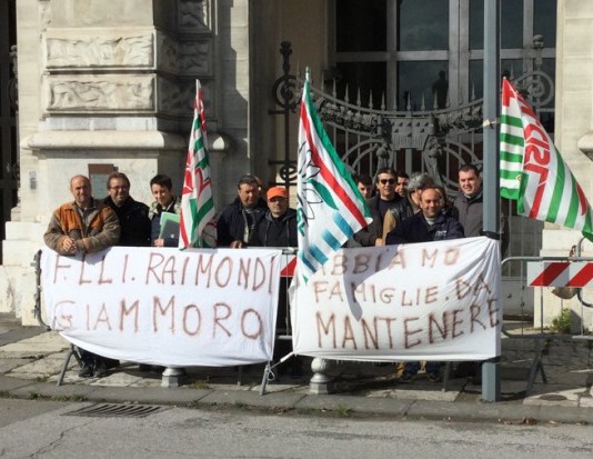 Fratelli Riamondi di Giammoro, la protesta dei lavoratori si sposta in Prefettura