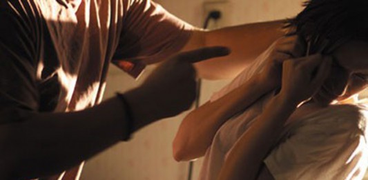 Ubriaco picchia la moglie, la salvano i carabinieri