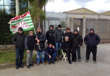 F.lli Raimondi: i lavoratori interrompono lo sciopero ma restano ai cancelli, interviene la Polizia