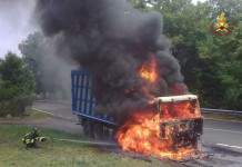 Camion in fiamme sulla A20, chiuso un tratto tra Brolo e Patti