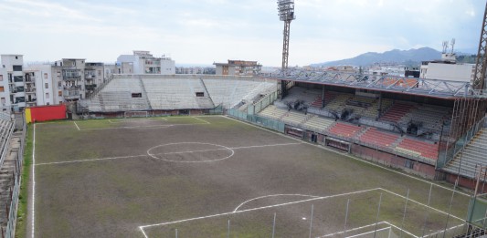 Il manto erboso del “Celeste” potrebbe diventare terra battuta, Interdonato e Barresi attaccano l’amministrazione e pungono l’Acr