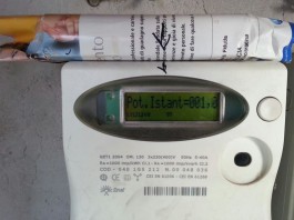 Magnete attaccato al contatore per pagare meno, denunciato commerciante a Ganzirri